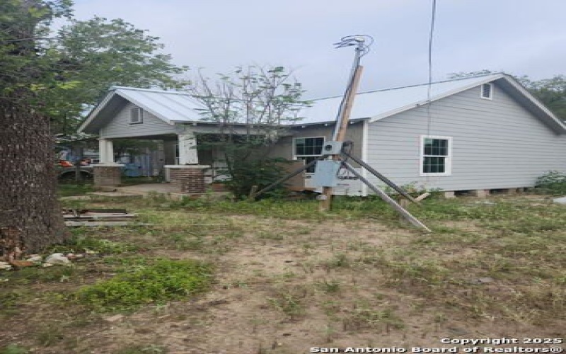 218 E mill, Uvalde, TX 78801, 3 Bedrooms Bedrooms, ,2 BathroomsBathrooms,Residential,For Sale,218 E mill,0,1908210