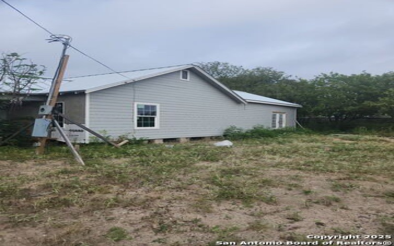 218 E mill, Uvalde, TX 78801, 3 Bedrooms Bedrooms, ,2 BathroomsBathrooms,Residential,For Sale,218 E mill,0,1908210