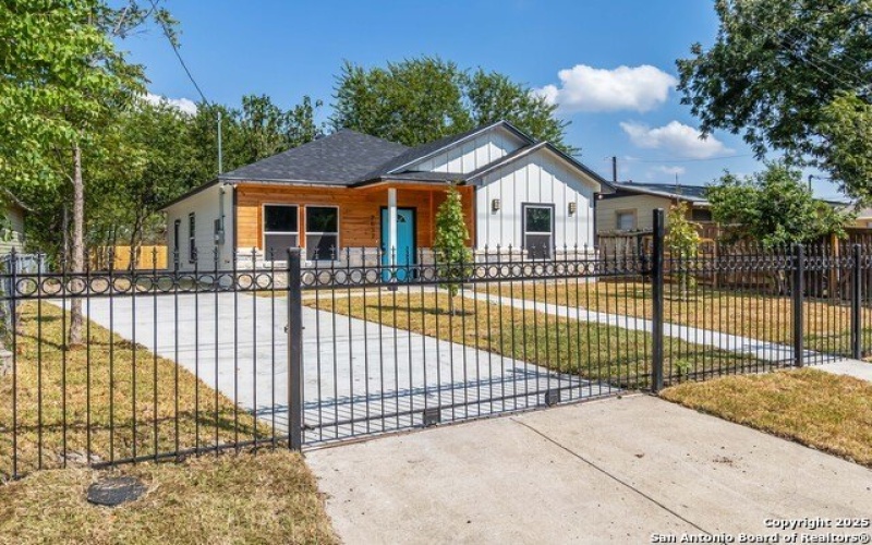 2637 Quintana, San Antonio, TX 78211, 3 Bedrooms Bedrooms, ,2 BathroomsBathrooms,Residential,For Sale,2637 Quintana,0,1908265