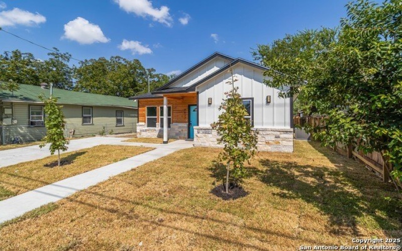 2637 Quintana, San Antonio, TX 78211, 3 Bedrooms Bedrooms, ,2 BathroomsBathrooms,Residential,For Sale,2637 Quintana,0,1908265