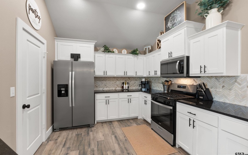 16210 Crossing Circle, Lindale, TX 75771, 3 Bedrooms Bedrooms, ,2 BathroomsBathrooms,Residential,For Sale,16210 Crossing Circle,0,25013958