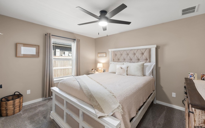 16210 Crossing Circle, Lindale, TX 75771, 3 Bedrooms Bedrooms, ,2 BathroomsBathrooms,Residential,For Sale,16210 Crossing Circle,0,25013958