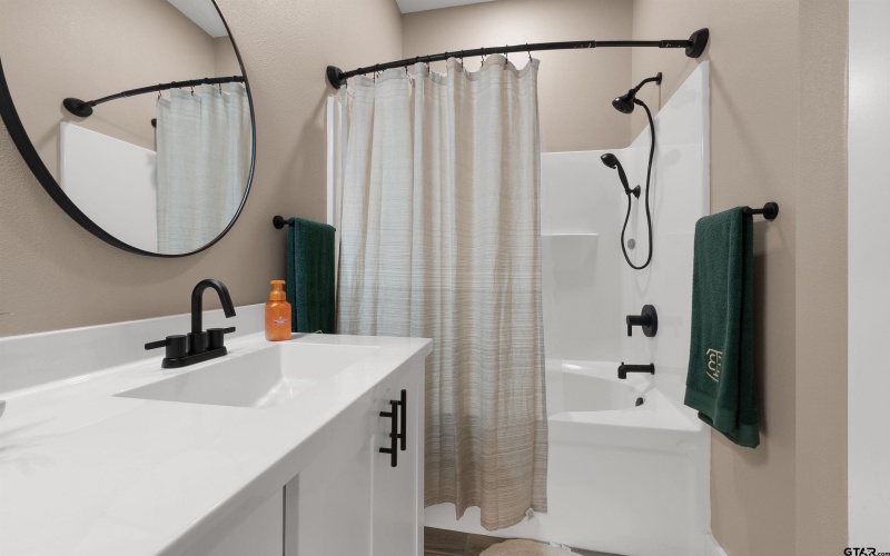 16210 Crossing Circle, Lindale, TX 75771, 3 Bedrooms Bedrooms, ,2 BathroomsBathrooms,Residential,For Sale,16210 Crossing Circle,0,25013958