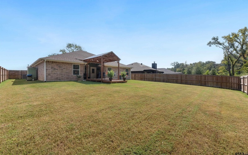 16210 Crossing Circle, Lindale, TX 75771, 3 Bedrooms Bedrooms, ,2 BathroomsBathrooms,Residential,For Sale,16210 Crossing Circle,0,25013958