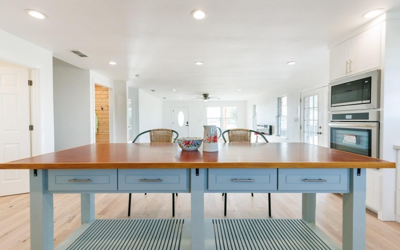 1609 N Akron Avenue, Lubbock, TX 79415, 4 Bedrooms Bedrooms, ,3 BathroomsBathrooms,Residential,For Sale,1609 N Akron Avenue,0,202414632