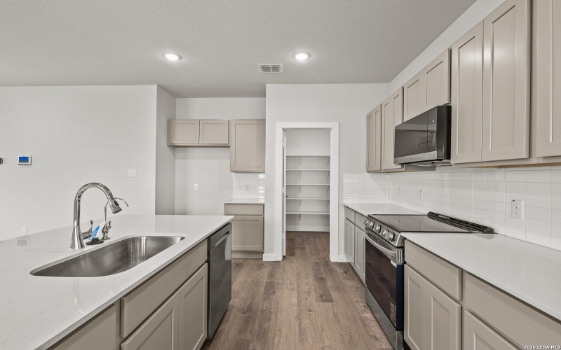 4235 Clarisse Street, New Braunfels, TX 78130, 4 Habitaciones Habitaciones , ,3 BañosBaños,Residential,En Venta,4235 Clarisse Street,0,1908445