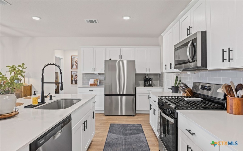 600 Davis Mountain Drive, Lockhart, TX 78644, 4 Habitaciones Habitaciones , ,2 BañosBaños,Residential,En Venta,600 Davis Mountain Drive,0,592982