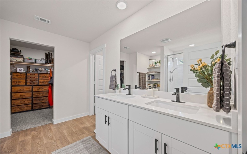 600 Davis Mountain Drive, Lockhart, TX 78644, 4 Habitaciones Habitaciones , ,2 BañosBaños,Residential,En Venta,600 Davis Mountain Drive,0,592982