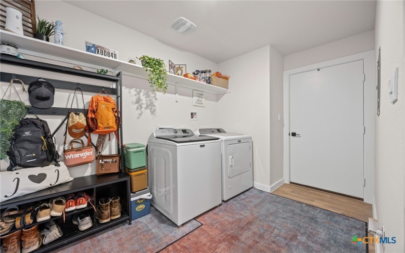 600 Davis Mountain Drive, Lockhart, TX 78644, 4 Habitaciones Habitaciones , ,2 BañosBaños,Residential,En Venta,600 Davis Mountain Drive,0,592982