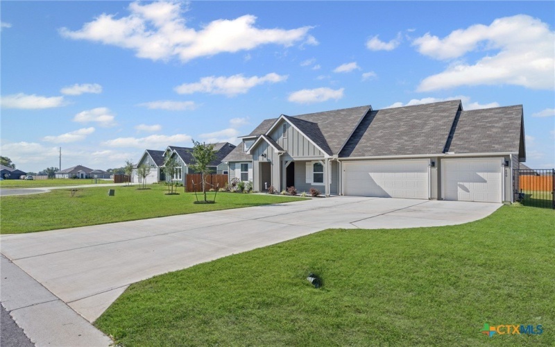 600 Davis Mountain Drive, Lockhart, TX 78644, 4 Habitaciones Habitaciones , ,2 BañosBaños,Residential,En Venta,600 Davis Mountain Drive,0,592982