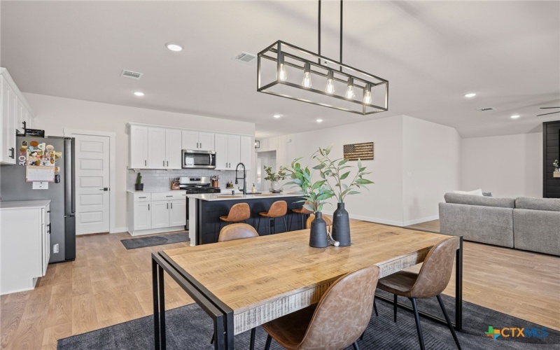 600 Davis Mountain Drive, Lockhart, TX 78644, 4 Habitaciones Habitaciones , ,2 BañosBaños,Residential,En Venta,600 Davis Mountain Drive,0,592982