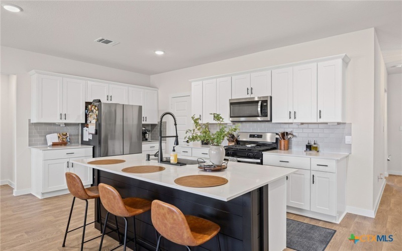 600 Davis Mountain Drive, Lockhart, TX 78644, 4 Habitaciones Habitaciones , ,2 BañosBaños,Residential,En Venta,600 Davis Mountain Drive,0,592982