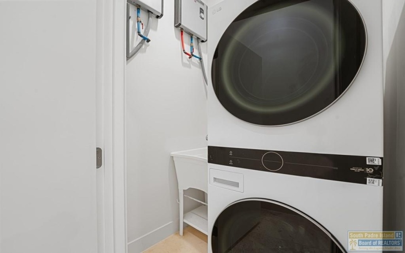 206A Acapulco St. #Sabi, South Padre Island, TX 78597, 6 Bedrooms Bedrooms, ,6 BathroomsBathrooms,Residential,For Sale,206A Acapulco St.,0,104297