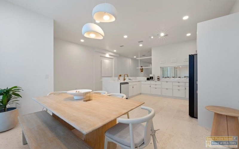 206A Acapulco St. #Sabi, South Padre Island, TX 78597, 6 Bedrooms Bedrooms, ,6 BathroomsBathrooms,Residential,For Sale,206A Acapulco St.,0,104297