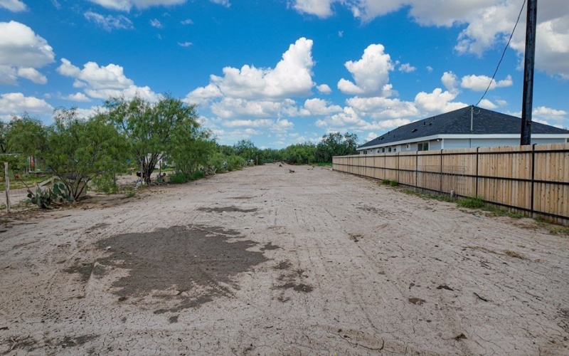 213 Dub Dr, Eagle Pass, TX 78852, 3 Bedrooms Bedrooms, ,2 BathroomsBathrooms,Residential,For Sale,213 Dub Dr,0,81671