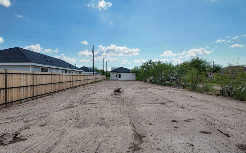 213 Dub Dr, Eagle Pass, TX 78852, 3 Bedrooms Bedrooms, ,2 BathroomsBathrooms,Residential,For Sale,213 Dub Dr,0,81671