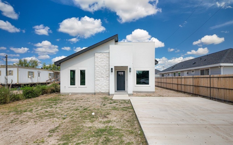 213 Dub Dr, Eagle Pass, TX 78852, 3 Bedrooms Bedrooms, ,2 BathroomsBathrooms,Residential,For Sale,213 Dub Dr,0,81671