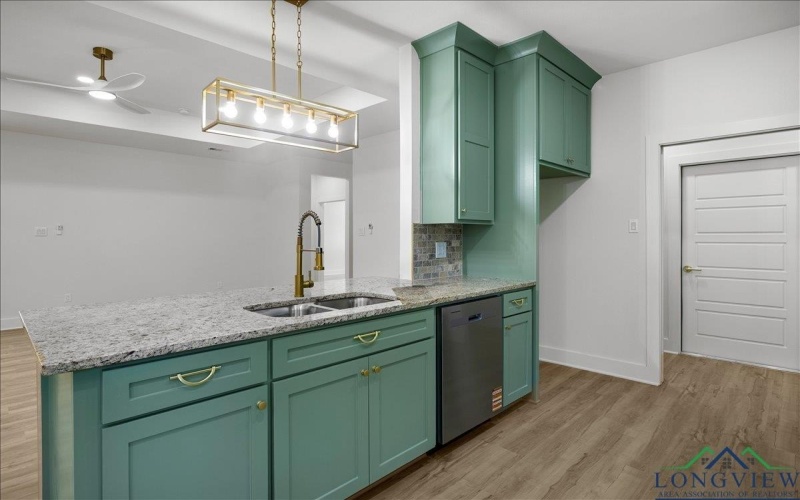 1674 Russell Drive, Longview, TX 75602, 4 Habitaciones Habitaciones , ,2 BañosBaños,Residential,En Venta,1674 Russell Drive,0,20256401