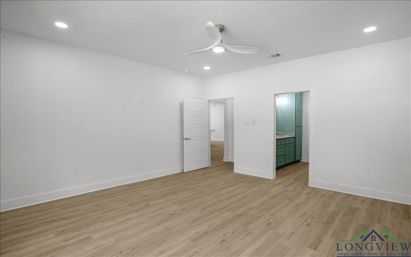 1674 Russell Drive, Longview, TX 75602, 4 Habitaciones Habitaciones , ,2 BañosBaños,Residential,En Venta,1674 Russell Drive,0,20256401