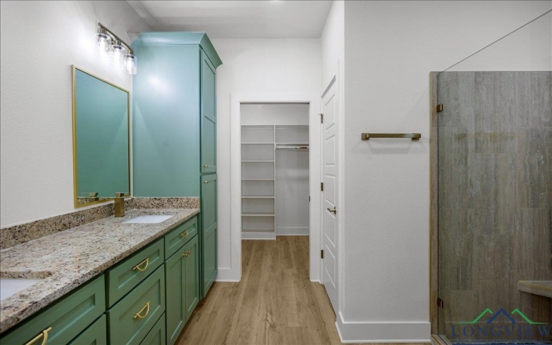 1674 Russell Drive, Longview, TX 75602, 4 Habitaciones Habitaciones , ,2 BañosBaños,Residential,En Venta,1674 Russell Drive,0,20256401