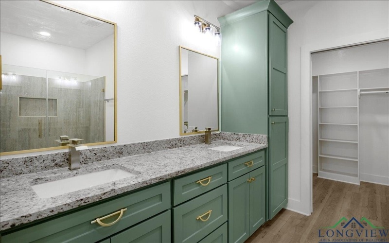 1674 Russell Drive, Longview, TX 75602, 4 Habitaciones Habitaciones , ,2 BañosBaños,Residential,En Venta,1674 Russell Drive,0,20256401