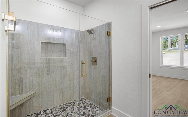 1674 Russell Drive, Longview, TX 75602, 4 Habitaciones Habitaciones , ,2 BañosBaños,Residential,En Venta,1674 Russell Drive,0,20256401