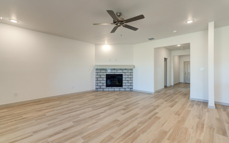 614 E 13th Street, Wolfforth, TX 79382, 4 Habitaciones Habitaciones , ,3 BañosBaños,Residential,En Venta,614 E 13th Street,0,202560606