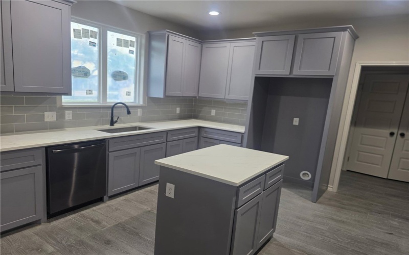 714 Mereet Drive, Corpus Christi, TX 78418, 4 Habitaciones Habitaciones , ,3 BañosBaños,Residential,En Venta,714 Mereet Drive,0,465061