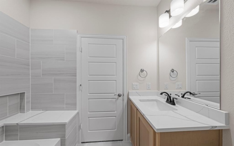 1993 Daybreak Drive, Venus, TX 76084, 5 Habitaciones Habitaciones , ,3 BañosBaños,Residential,En Venta,1993 Daybreak Drive,0,21062669