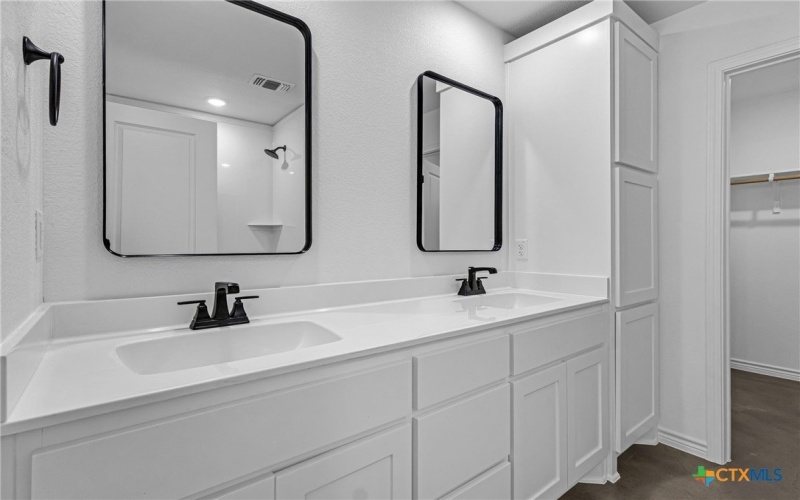 907 Smoke Tree Lane #A & B, Killeen, TX 76543, 6 Habitaciones Habitaciones , ,Residential,En Venta,907 Smoke Tree Lane,0,586551