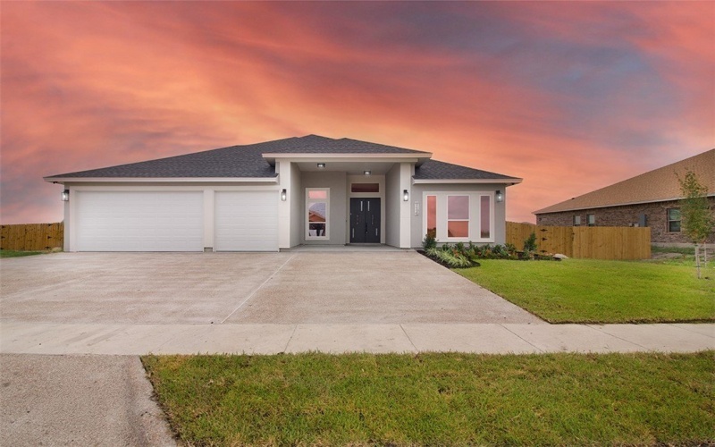 714 Papa Mori Drive, Corpus Christi, TX 78414, 5 Habitaciones Habitaciones , ,3 BañosBaños,Residential,En Venta,714 Papa Mori Drive,0,465133