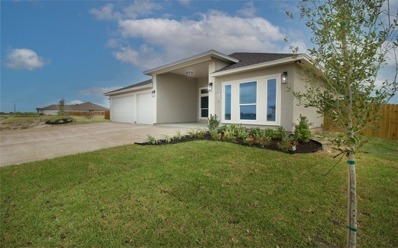 714 Papa Mori Drive, Corpus Christi, TX 78414, 5 Habitaciones Habitaciones , ,3 BañosBaños,Residential,En Venta,714 Papa Mori Drive,0,465133