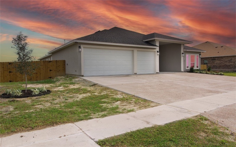 714 Papa Mori Drive, Corpus Christi, TX 78414, 5 Habitaciones Habitaciones , ,3 BañosBaños,Residential,En Venta,714 Papa Mori Drive,0,465133