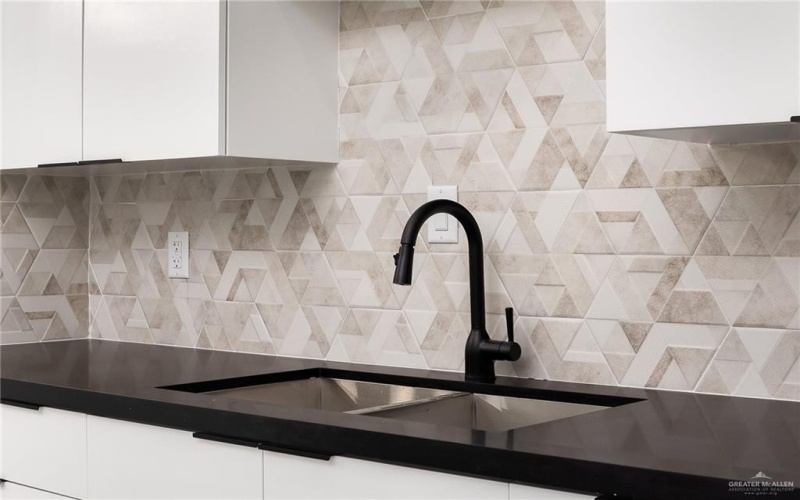 8104 N 51st Street N, McAllen, TX 78504, 3 Habitaciones Habitaciones , ,3 BañosBaños,Residential,En Venta,8104 N 51st Street N,0,481307