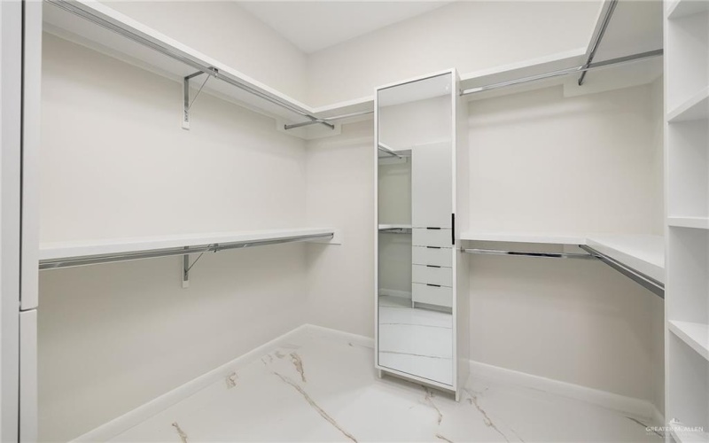 8104 N 51st Street N, McAllen, TX 78504, 3 Habitaciones Habitaciones , ,3 BañosBaños,Residential,En Venta,8104 N 51st Street N,0,481307