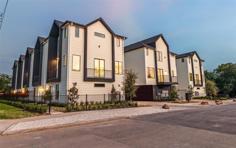 3308 Birmingham Avenue #A1, Dallas, TX 75210, 2 Habitaciones Habitaciones , ,2 BañosBaños,Residential,En Venta,3308 Birmingham Avenue,0,21055594