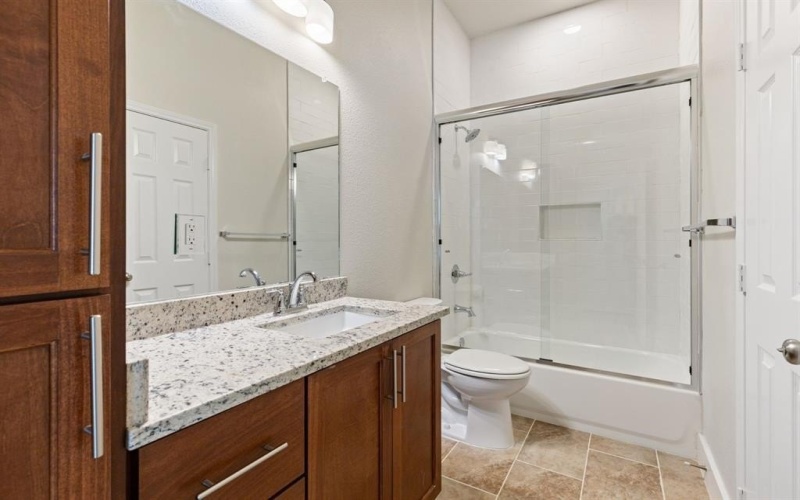 411 Henderson Street, Bonham, TX 75418, 3 Habitaciones Habitaciones , ,2 BañosBaños,Residential,En Venta,411 Henderson Street,0,21055799