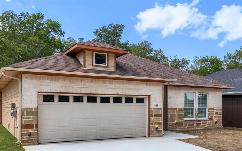 411 Henderson Street, Bonham, TX 75418, 3 Habitaciones Habitaciones , ,2 BañosBaños,Residential,En Venta,411 Henderson Street,0,21055799