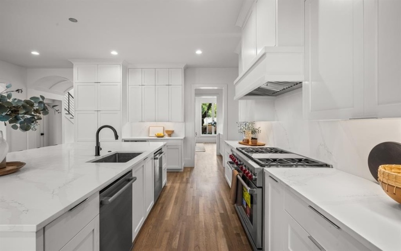 9111 Aldwick Drive, Dallas, TX 75238, 5 Bedrooms Bedrooms, ,7 BathroomsBathrooms,Residential,For Sale,9111 Aldwick Drive,0,21058855