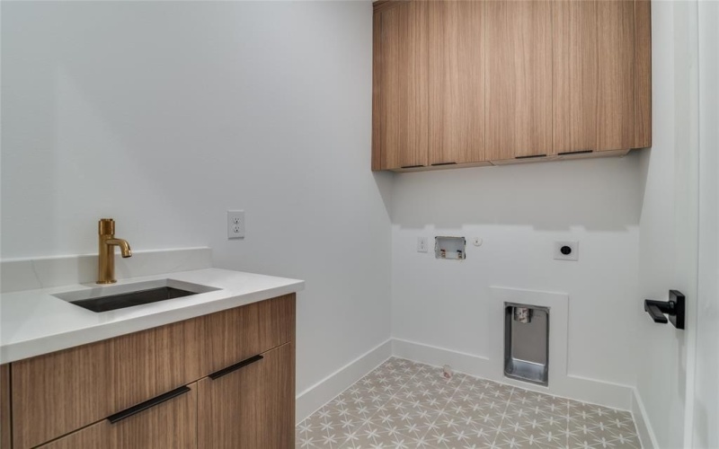 404 Parkview Avenue, Dallas, TX 75223, 3 Bedrooms Bedrooms, ,2 BathroomsBathrooms,Residential,For Sale,404 Parkview Avenue,0,21059062