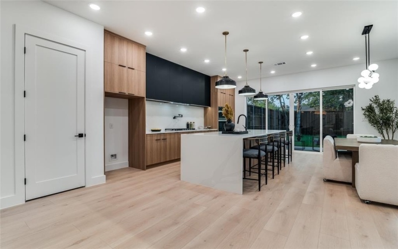 404 Parkview Avenue, Dallas, TX 75223, 3 Bedrooms Bedrooms, ,2 BathroomsBathrooms,Residential,For Sale,404 Parkview Avenue,0,21059062
