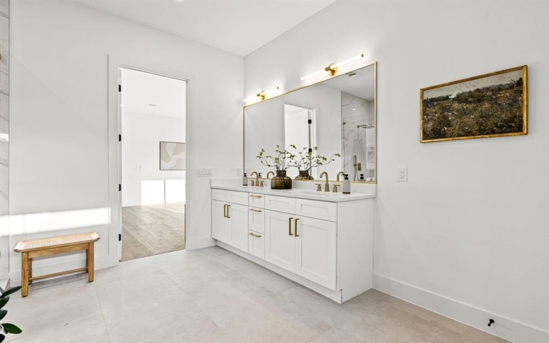 2001 Hearne Avenue #101, Dallas, TX 75208, 4 Habitaciones Habitaciones , ,3 BañosBaños,Residential,En Venta,2001 Hearne Avenue,0,21062437