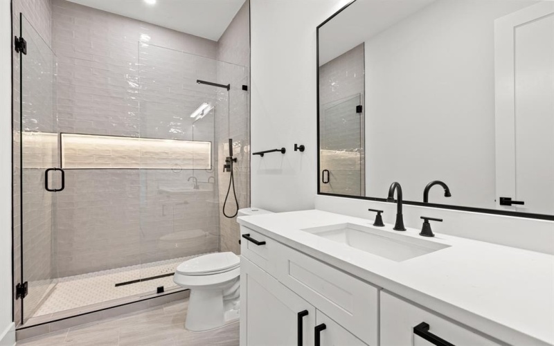 2001 Hearne Avenue #102, Dallas, TX 75208, 4 Habitaciones Habitaciones , ,3 BañosBaños,Residential,En Venta,2001 Hearne Avenue,0,21062438