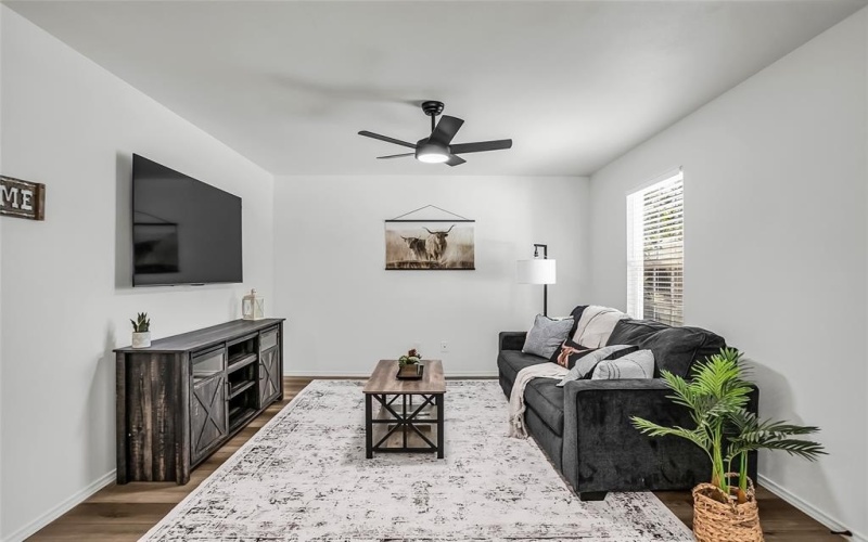 308 S 3rd, Bonham, TX 75418, 3 Bedrooms Bedrooms, ,2 BathroomsBathrooms,Residential,For Sale,308 S 3rd,0,21062704