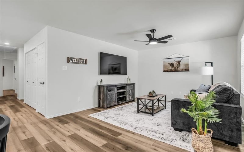 308 S 3rd, Bonham, TX 75418, 3 Bedrooms Bedrooms, ,2 BathroomsBathrooms,Residential,For Sale,308 S 3rd,0,21062704