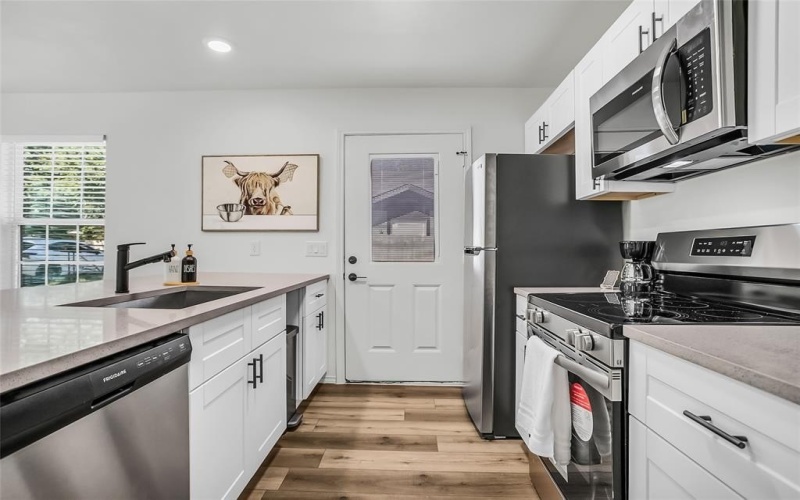 308 S 3rd, Bonham, TX 75418, 3 Bedrooms Bedrooms, ,2 BathroomsBathrooms,Residential,For Sale,308 S 3rd,0,21062704