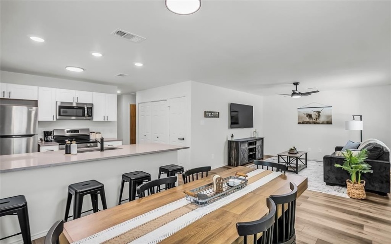 308 S 3rd, Bonham, TX 75418, 3 Bedrooms Bedrooms, ,2 BathroomsBathrooms,Residential,For Sale,308 S 3rd,0,21062704