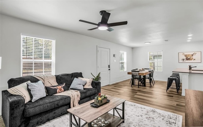 308 S 3rd, Bonham, TX 75418, 3 Bedrooms Bedrooms, ,2 BathroomsBathrooms,Residential,For Sale,308 S 3rd,0,21062704