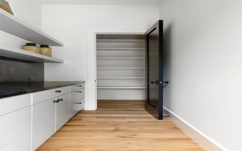 3939 Hawthorne #102, Dallas, TX 75219, 2 Bedrooms Bedrooms, ,2 BathroomsBathrooms,Residential,For Sale,3939 Hawthorne,0,21063849