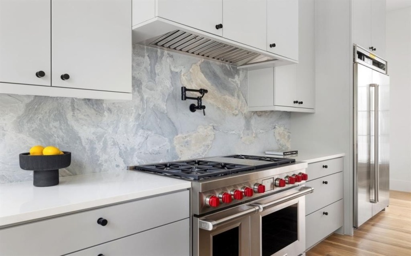 3939 Hawthorne #102, Dallas, TX 75219, 2 Bedrooms Bedrooms, ,2 BathroomsBathrooms,Residential,For Sale,3939 Hawthorne,0,21063849